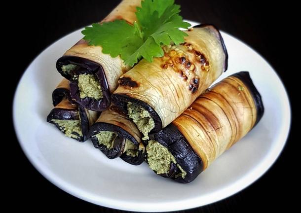 Рулет из баклажана с сыром и грецким орехом