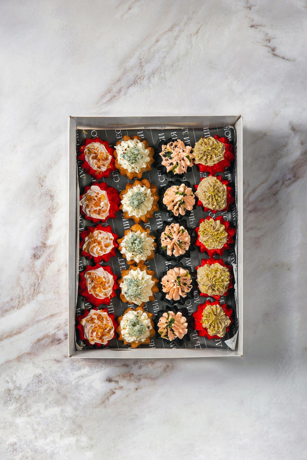 Food Box Ассорти профитролей