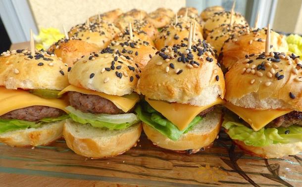 Мини-бургеры с куриной котлеткой Мини-бургеры с куриной котлеткой