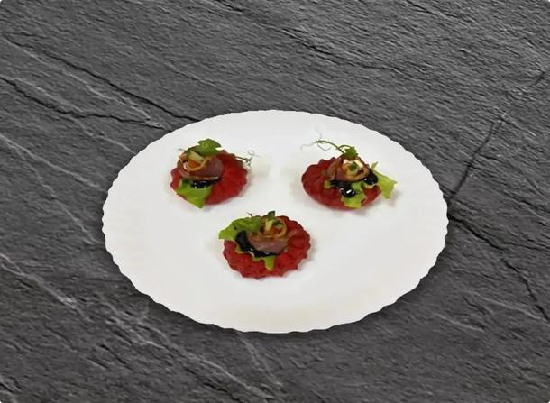 Мини профитроль цветной с пармской ветчиной и свежими овощами