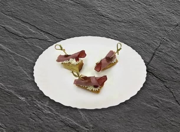 Брюссельское канапе с говядиной и сливочным кремом