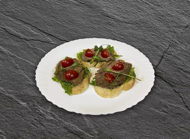 Брускетта с ростбифом Брускетта с ростбифом