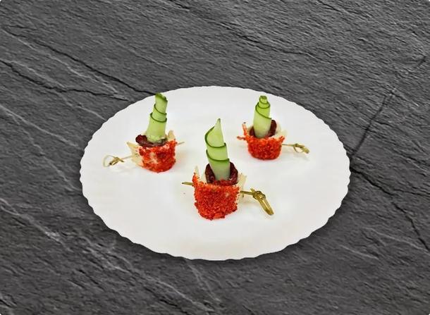 Канапе из говядины с ореховым соусом Канапе из говядины с ореховым соусом