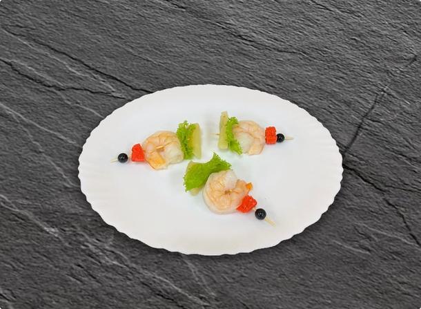 Канапе с креветкой и ананасом