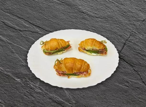 Мини круассаны с чоризо