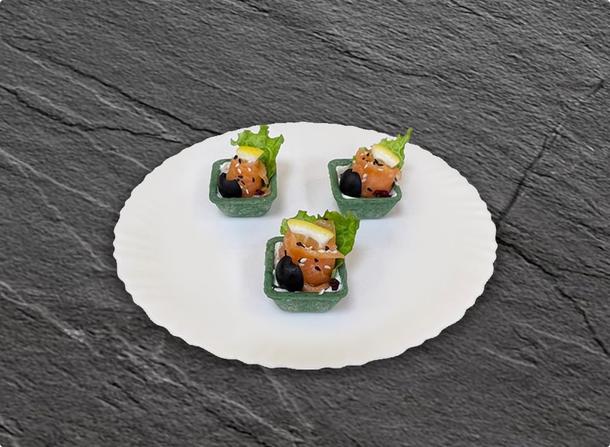 Цветная мини тарталетка с лососем