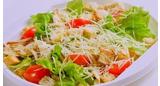 Салат цезарь с курицей Салат цезарь с курицей