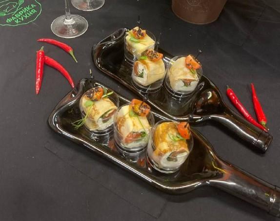 Рулет - блинчик, творожный сыр, лосось Рулет - блинчик, творожный сыр, лосось