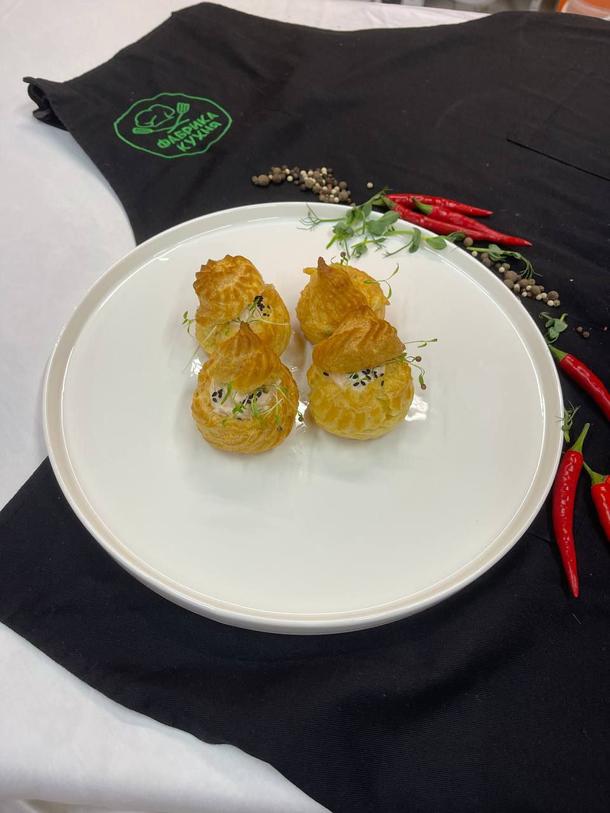 Профитроли с муссом из грибов и курицы Профитроли с муссом из грибов и курицы