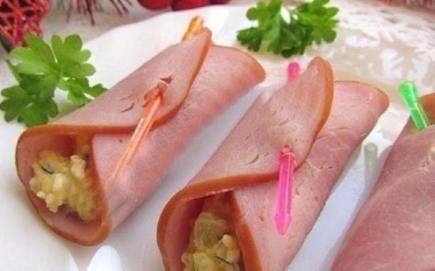 Рулетики из ветчины с сыром и чесноком Рулетики из ветчины с сыром и чесноком
