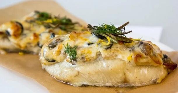 Судак запеченый под сливочно грибной корочкой