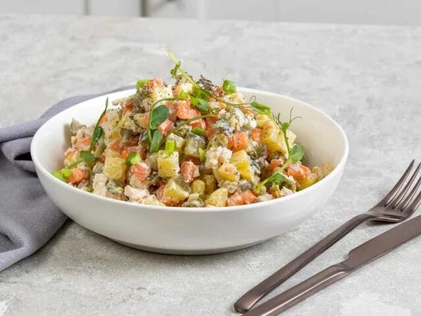 Салат столичный с курицей Салат столичный с курицей
