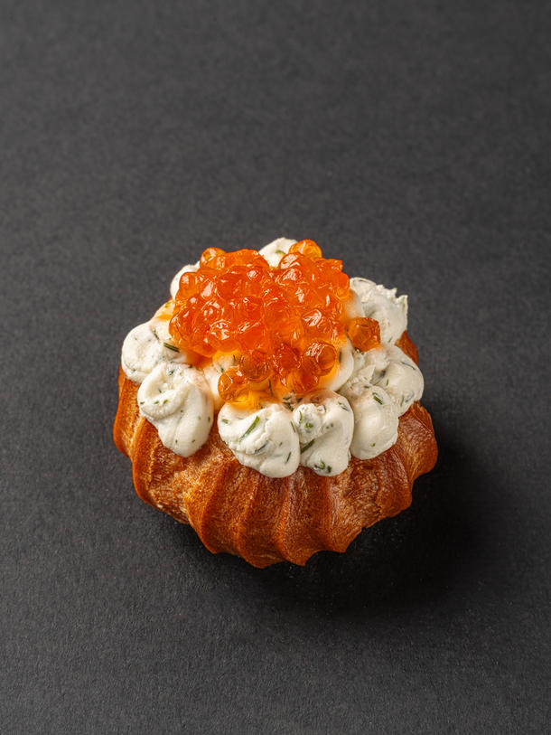 Канапе профитроли с муссом из море продуктов