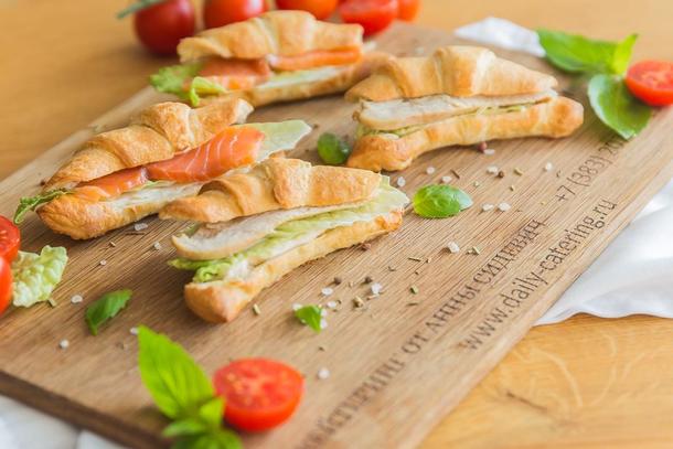Сет с круассанами с курицей Сет с круассанами с курицей