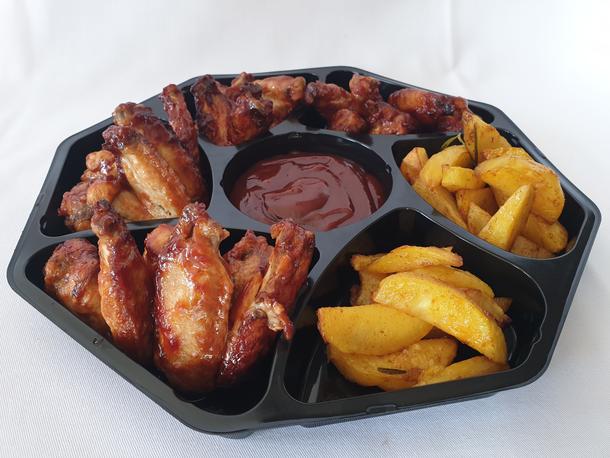 Сет крылышки с соусом BBQ с ломтиками картофеля