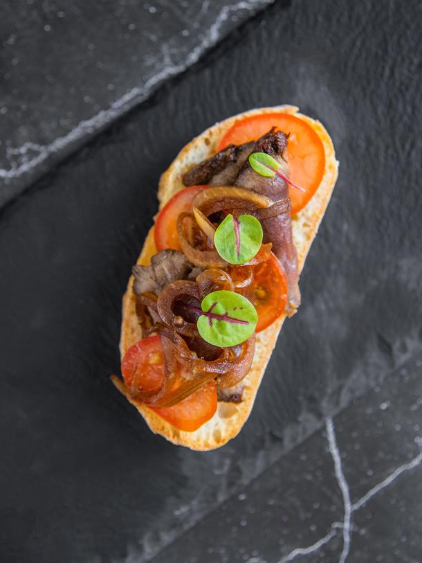 Брускетта с ростбифом Брускетта с ростбифом