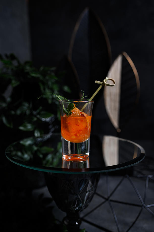 Канапе из пикантной курочки и соуса сладкий чили Канапе из пикантной курочки и соуса сладкий чили