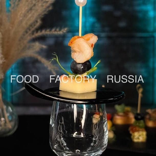 Мини-канапе с креветкой и сыром пармезан