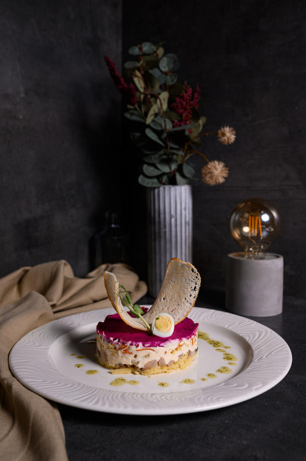 Салат Селедочка под шубой с муссом из печеной свеклы