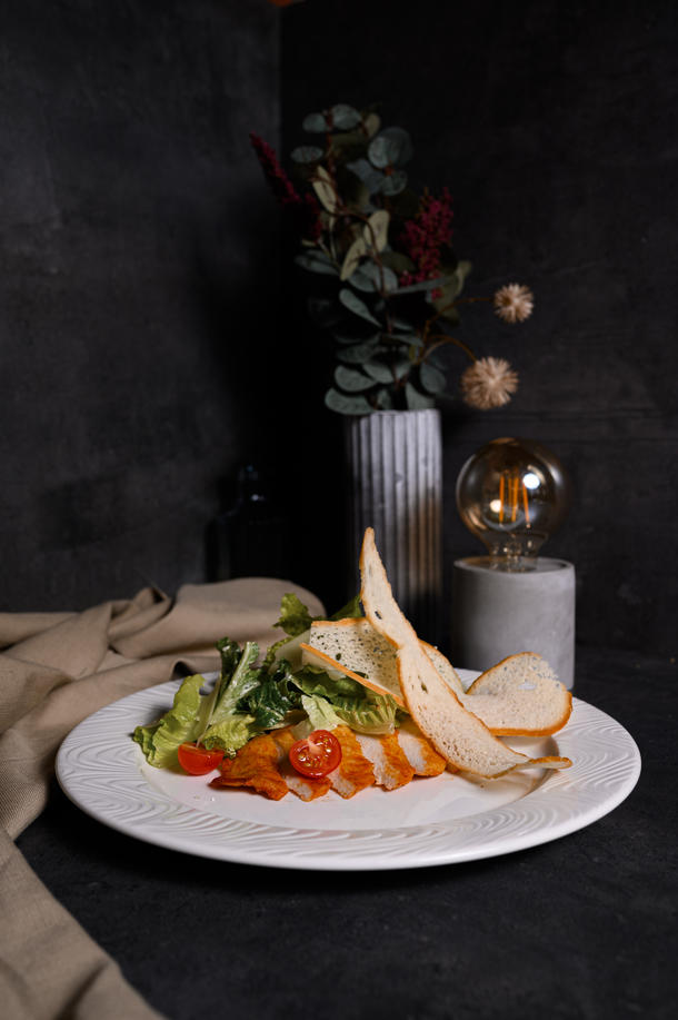 Салат Цезарь с цыпленком