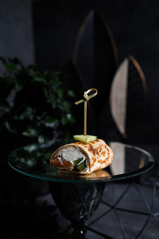 Рулетик в блинчике с красной рыбкой