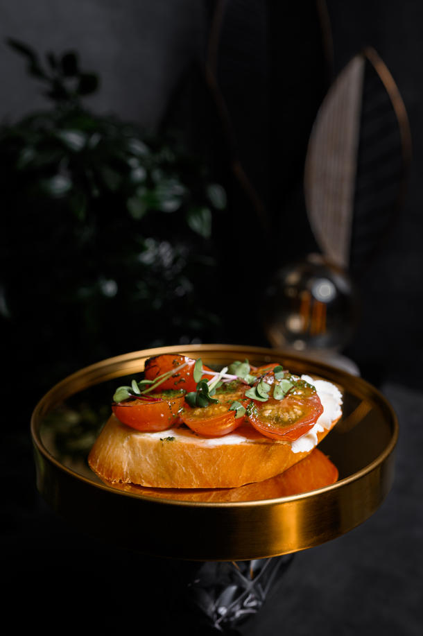 Брускетта с вялеными черри Брускетта с вялеными черри