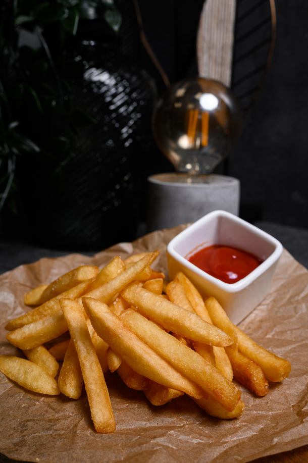 Картофель фри с кетчупом