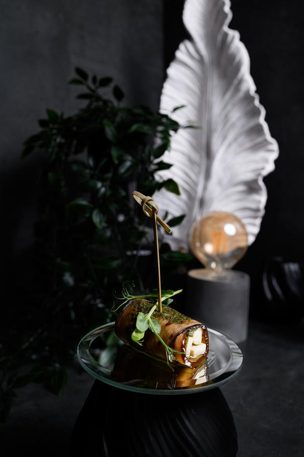 Рулетик из баклажана с тофу