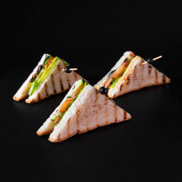 Мини-сэндвич с овощами и сыром