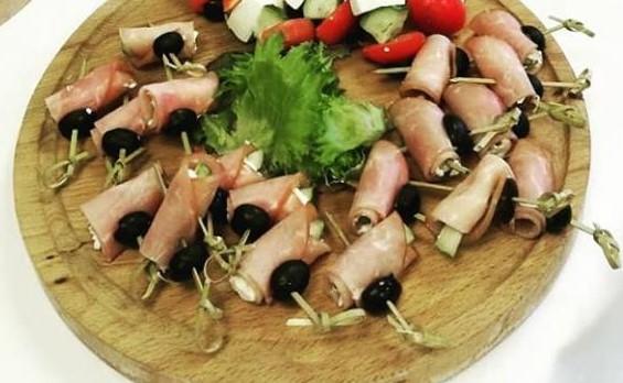 Рулетики с ветчиной и сыром Рулетики с ветчиной и сыром