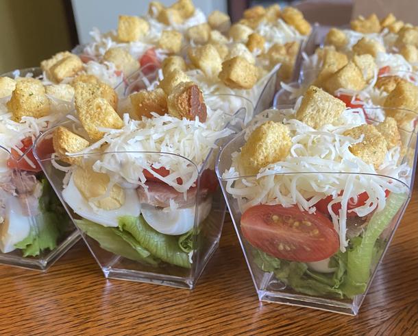 Фуршетный салат «Цезарь с курицей» Фуршетный салат «Цезарь с курицей»