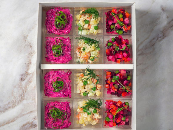 Доставка блюд и напитков на 4 персоны в Новосибирске