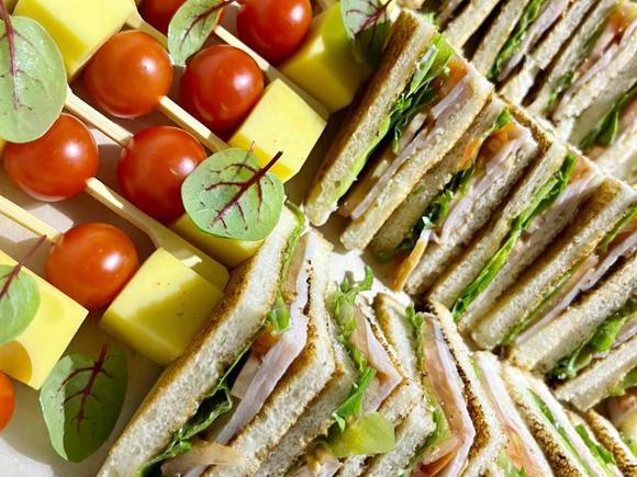 Мини-фуршет на 20 персон с горячими закусками в Новосибирске