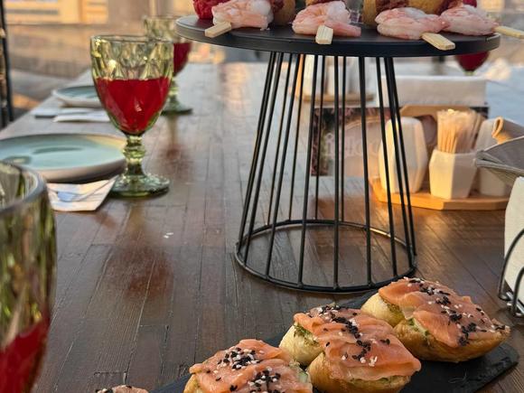 Доставка блюд и напитков на 75 персон в Новосибирске