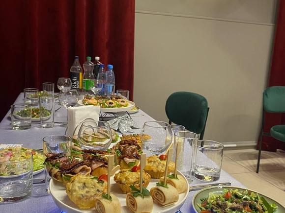 Новогодний стол на 5 персон в Новосибирске