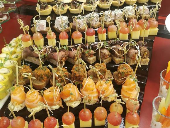 Фуршетный сет с десертами на 30 персон в Новосибирске