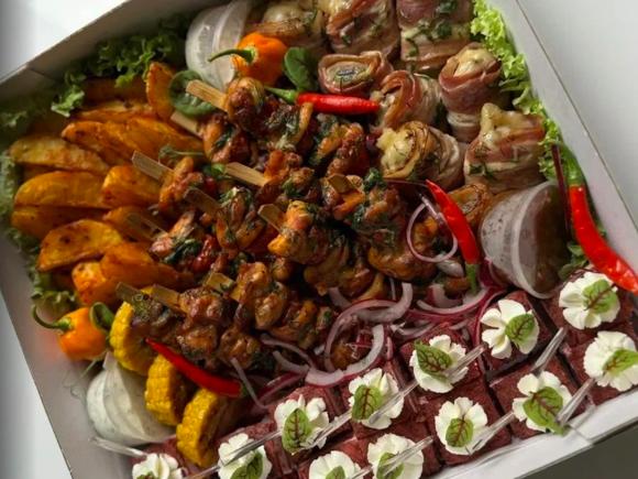 Аппетитный фуршетный сет с шашлычками на 10 персон в Новосибирске