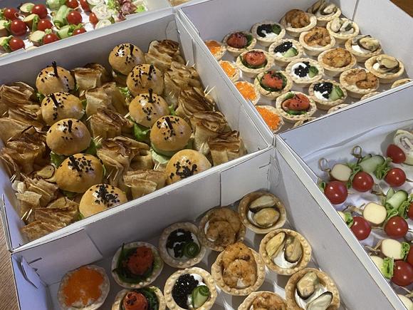 Легкие закуски на День рождения салона красоты в Новосибирске