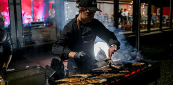 Барбекю / шашлыки, гарниры, салат бар / на 20-30 персон