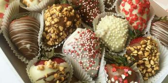 Коробочка с клубникой в шоколаде на 1-2 персоны