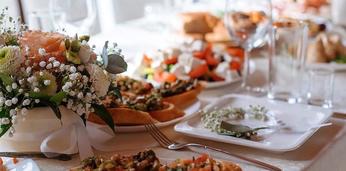 Банкет на 15 персон с посудой и обслуживанием