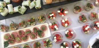 Недорогой фуршетный сет с горячими закусками на 10 персон