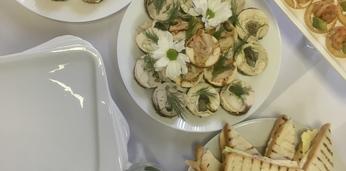 Доставка блюд и напитков на 25 персон