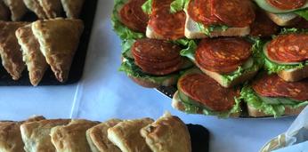 Сытный кофе-брейк с выпечкой и закусками на 100 персон