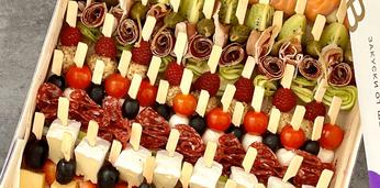 Доставка блюд и напитков на 7 персон