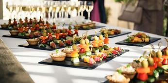 Аппетитный фуршетный сет с шашлычками на 9-10 персон